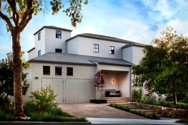 A simple and minimal yet welcoming exterior is achieved through few finish materials, asymmetrical volumes, no recessed cans, trims or moldings of any kinds.